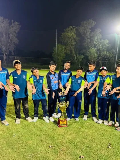 The champions with their trophy. A great team effort throughout the Shot Premier League Season 3.