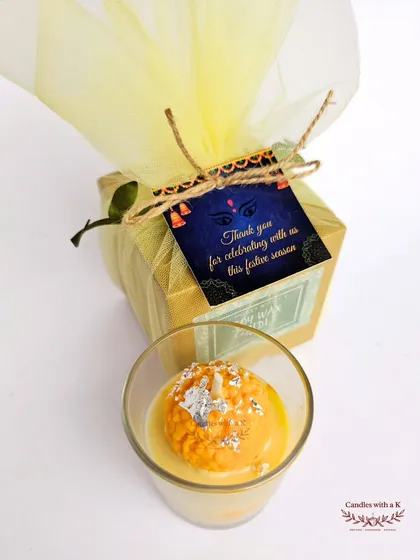 A festive treat for the senses. My Kesar Laddoo candle, complete with silver varq, is a playful and unique gift for Diwali or any celebration. It’s shown here with its custom festive packaging, ready to delight your guests.