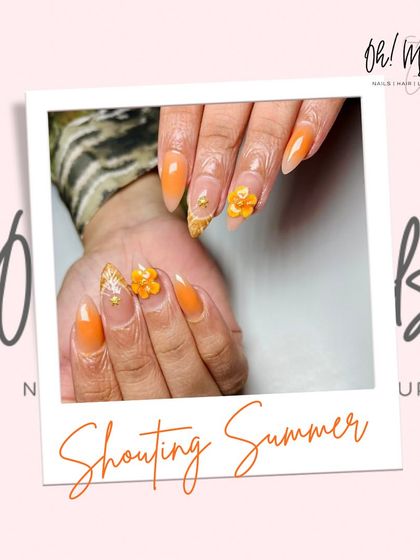 Shouting summer with these vibrant orange ombre nails. The look is completed with sparkling gold glitter and 3D orange floral charms.