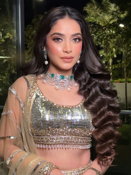 Another beautiful portrait showcasing these classic, glamorous curls.