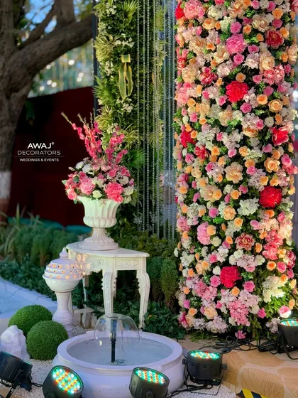 A detail of the floral pillars and mini fountains at the entrance, adding a touch of garden elegance.