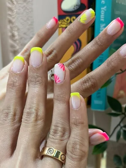Another angle of this fun, summery set, showing how the different colored tips work together.