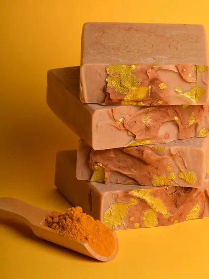 The power of turmeric in this soap provides skin-nourishing and anti-inflammatory properties, making it a blend of tradition and luxury.