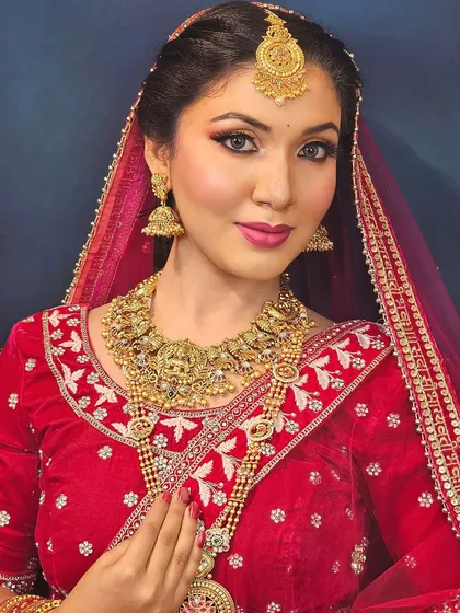 A portrait of the South Indian bride, highlighting the glowing skin and the perfectly defined features that stand out beautifully.