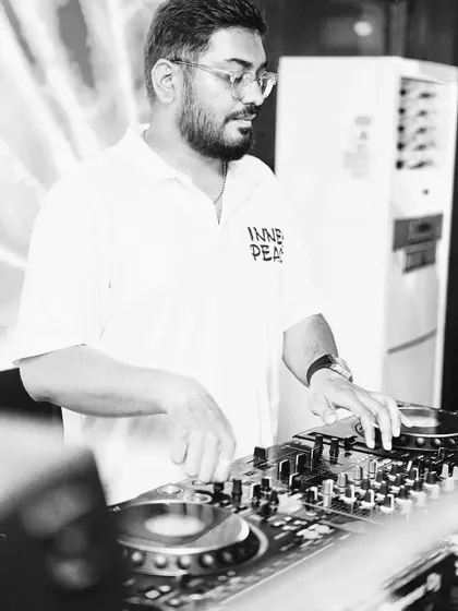 A black and white shot capturing a moment of focus at Drava Lounge. I believe in letting the music speak for itself, creating a night of rhythm and resonance.