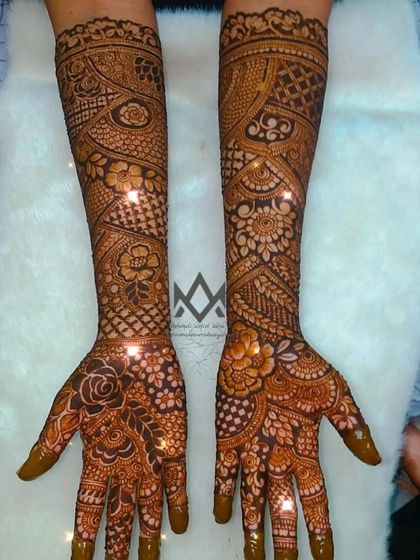 Azra Mehendi - Mehendi Artistry Full Bridal Mehendi photo 13