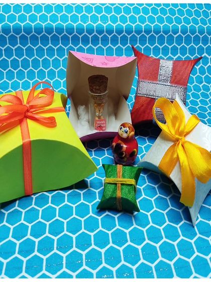 A collection of creative gift wrapping and packaging ideas. Our classes teach you how to make your presents stand out with handmade boxes and beautiful wrapping techniques.