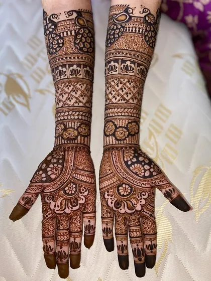 This design features peacocks at the top of the arms, with the rest of the space filled with beautiful floral bands and traditional patterns.