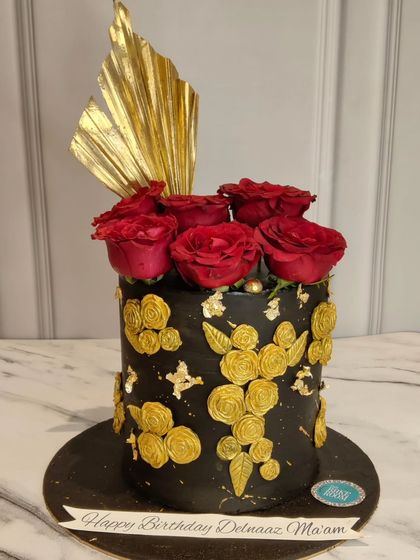 Chic & Themed Cakes for Adults photo 26