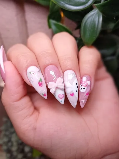 A closer look at the hand-sculpted 3D bow and tiny heart details on this super cute nail set. It’s all about the little things.