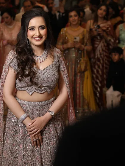 Pure engagement glam. This look features sparkling eyes, a flawless base, and a happy smile that says it all.