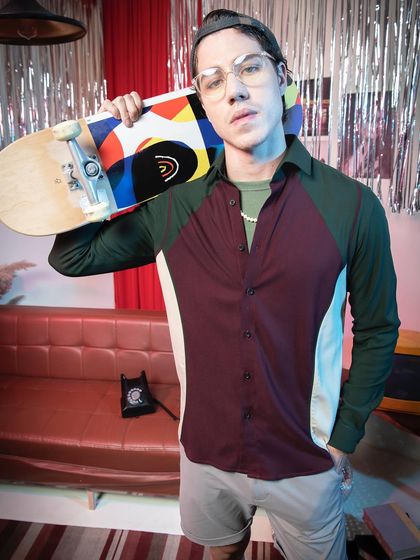 For this look in the Abkasa campaign, I went for a skater-inspired style, pairing a color-blocked shirt with shorts and retro glasses.