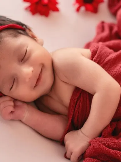 Capturing a newborn's first smile is pure magic. I patiently wait for these fleeting moments, using soft lighting and comfortable wraps to photograph the pure joy and sweetness of your baby.