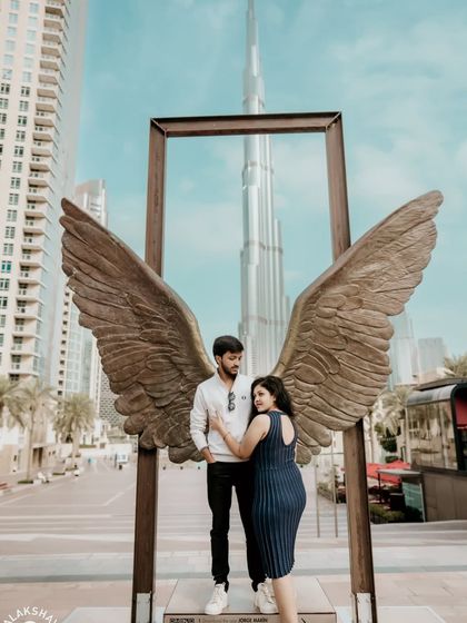 A classic pose in front of the Wings of Mexico sculpture, a perfect memory from a Dubai pre-wedding shoot.
