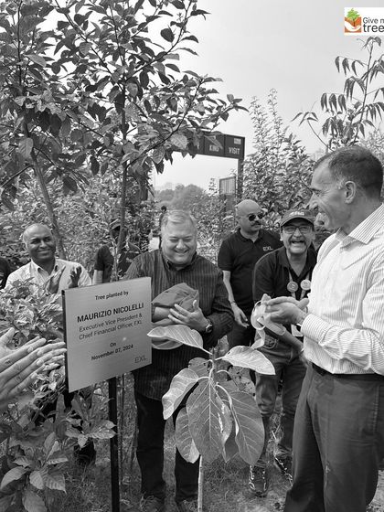 These black and white images are from our #greyweekwithpeepalbaba campaign, designed to draw sharp focus on the serious issues of environmental degradation and the people working to combat it. They highlight our plantation drives with partners like Northern Trust and EXL.