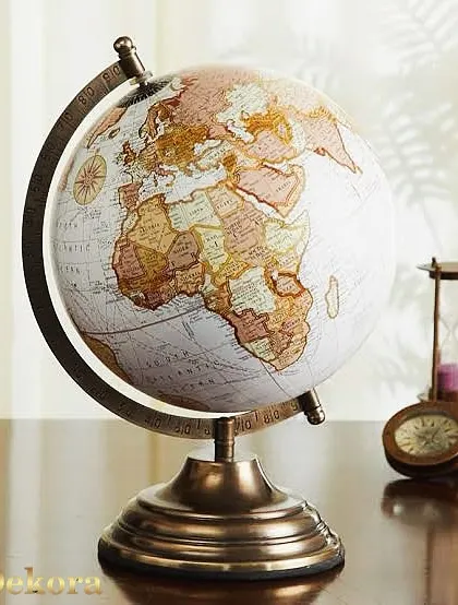 A classic world globe with a vintage-inspired map and a sturdy brass-finish stand. This is a timeless and sophisticated gift for executives, suitable for year-round occasions and adding a touch of intellectual curiosity to any office desk.