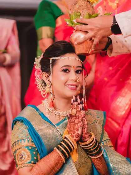 A moment of prayer and gratitude. The bride's makeup is soft and elegant, perfect for the solemnity and joy of the wedding ceremony.