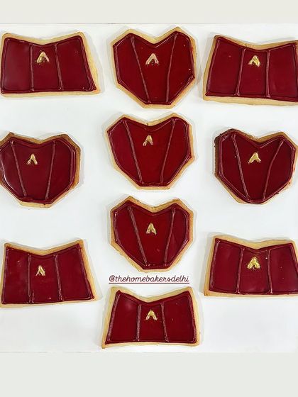 A flat lay of the full set of custom cookies we designed for the handbag brand. We created two different shapes to represent the two bag styles featured in their campaign.