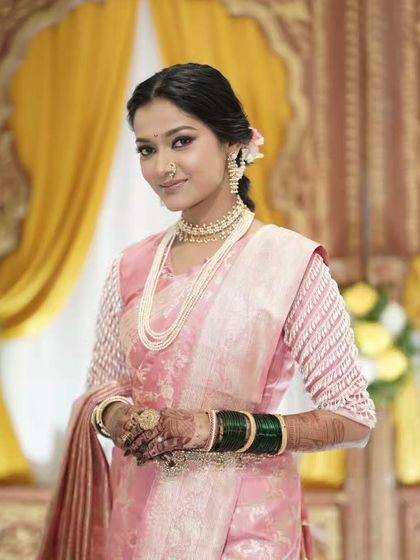 A full view of the elegant Maharashtrian bride, her look completed by our beautiful mehandi.