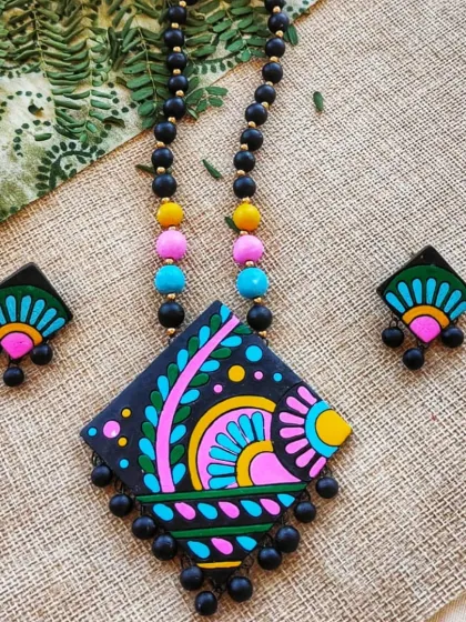 To cater to modern tastes, I design contemporary geometric jewelry. This hand-painted piece shows how traditional terracotta can be transformed into a bold, stylish accessory.