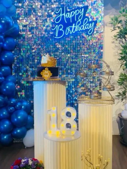 A full view of the royal blue 18th birthday setup, a theme that is both fun and sophisticated.