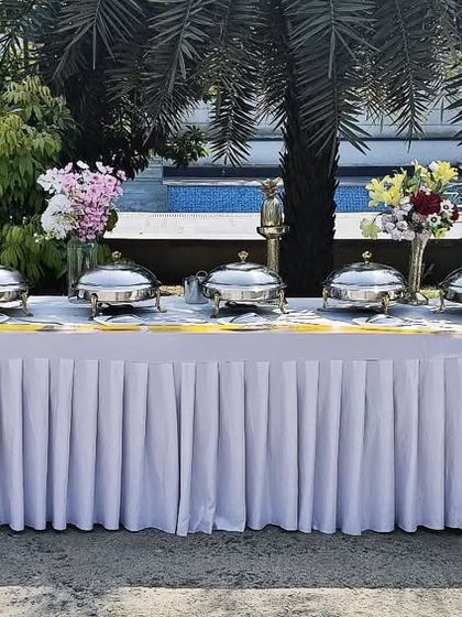 A compact and clean buffet setup for a small family get-together at a Chattarpur farmhouse. Even for smaller groups, I ensure the presentation is beautiful and professional.