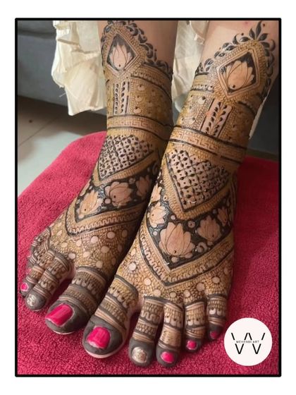 An intricate bridal feet design featuring lotus motifs within a geometric pattern, perfect for a modern bride.