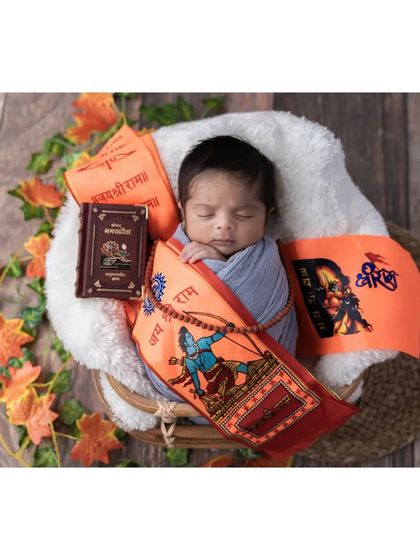 Another look at the custom Ram Lalla setup, here with a soft blue wrap. I can adjust colors and props to perfectly match your vision while maintaining the integrity of the theme.