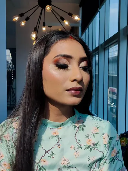 A half cut crease look with warm, earthy tones. This style is a more wearable version of the full cut crease, perfect for bridal or special occasion makeup where you want definition without being overly dramatic.