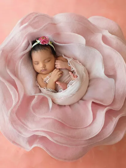 This is one of my all-time favorite setups for baby girls. The layers of the pink fabric flower create such a beautiful and delicate frame.