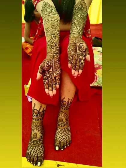 The complete bridal look, from hands to feet. I teach how to create a cohesive story across both, ensuring a harmonious and complete bridal adornment.