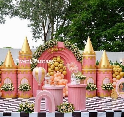 A complete view of Soha's princess castle stage, with a checkered floor, hot air balloon props, and a royal carriage, creating a full fairytale scene.