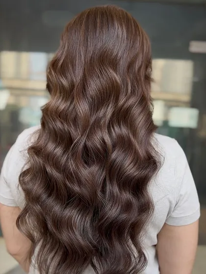 The popular brownie batter brunette color. This shade is rich, deep, and incredibly flattering.
