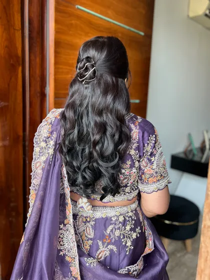The hairstyle is just as important as the outfit. We opted for soft waves and a chic, modern hair accessory to complete the mother of the groom's elegant look.