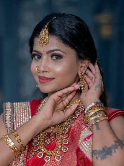This is the result of my student's hard work on their portfolio day. A beautiful dusky bride with glowing skin and perfectly defined features.