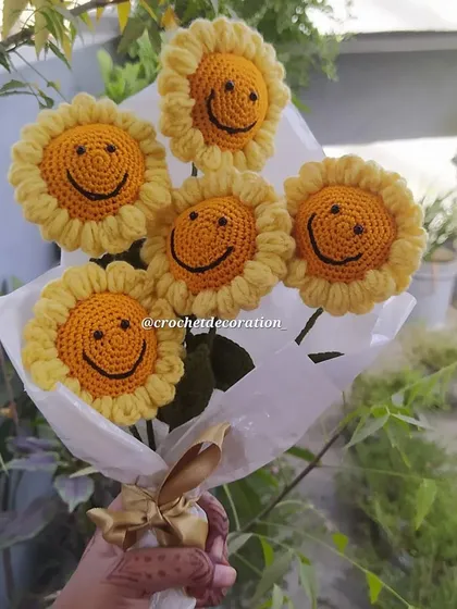 Brighten someone's day with a bouquet of smiley crochet sunflowers that will never wilt. This arrangement is one of our bestsellers for birthdays and get-well-soon gifts, offering a lasting reminder of your thoughtful gesture.
