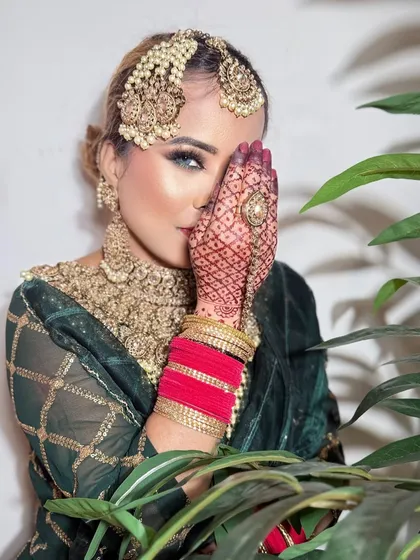 A playful peek-a-boo shot. This shows the versatility of bridal posing, which I also guide my students on.