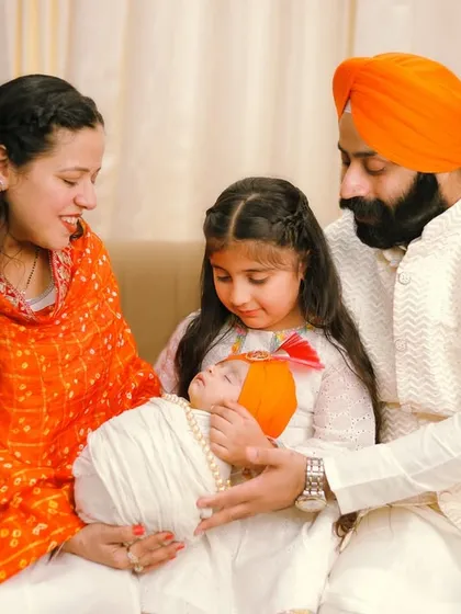 A family made whole, blessed with a new arrival. I was honored to capture this beautiful Sikh family as the older sister meets her newborn sibling for the first time, all dressed in vibrant, traditional attire. These are the quiet, sacred moments of connection.