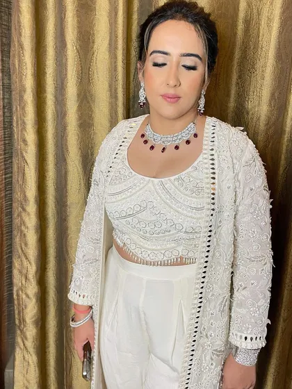 A stunning nude look for this client in a beautiful all-white outfit. The focus is on flawless skin, softly defined eyes, and a natural lip color.