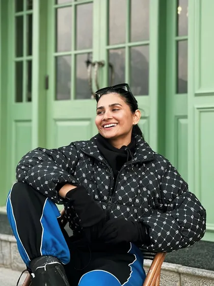 Another happy moment from my cafe stop in Srinagar.