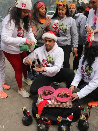 Post-workout treats are a tradition. Here I am sharing some healthy goodies with the squad after our festive Santa workout.