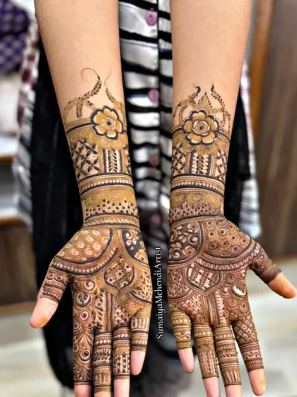 Another angle of this gorgeous non-bridal mehendi, showing how the design flows from the wrist to the fingertips.