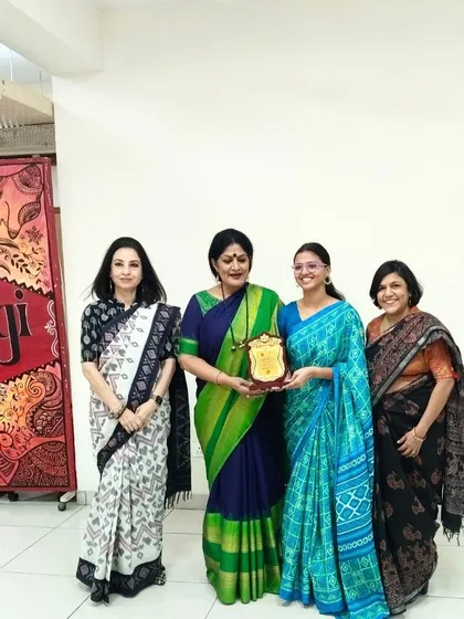 Receiving a memento from the faculty of Gargi College. These interactions are key to my mission of building a more cultured and art-appreciative community.