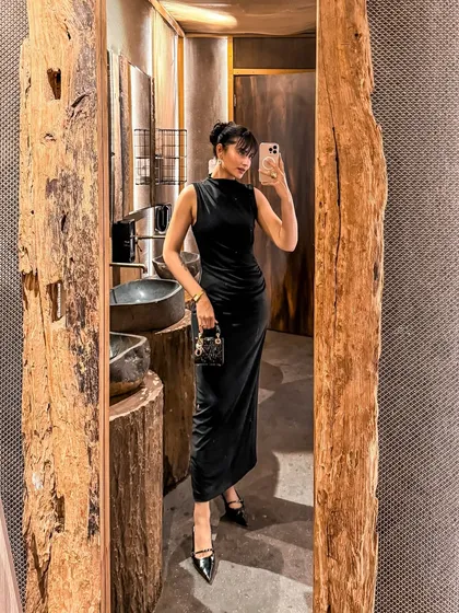 A mirror selfie showing off my elegant black dress for the ELC Christmas party.