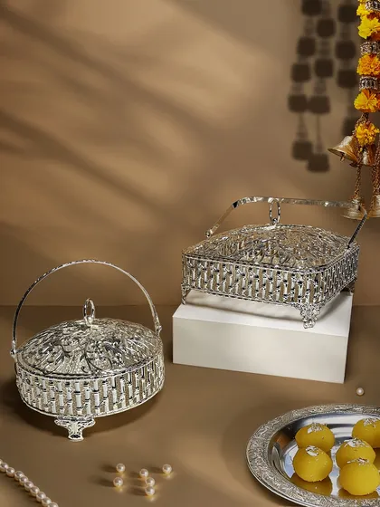 This festive season, make every gesture memorable. Our collection of silver baskets, shown here in both round and square shapes, brings together utility and artistry for gifting or adorning your table.