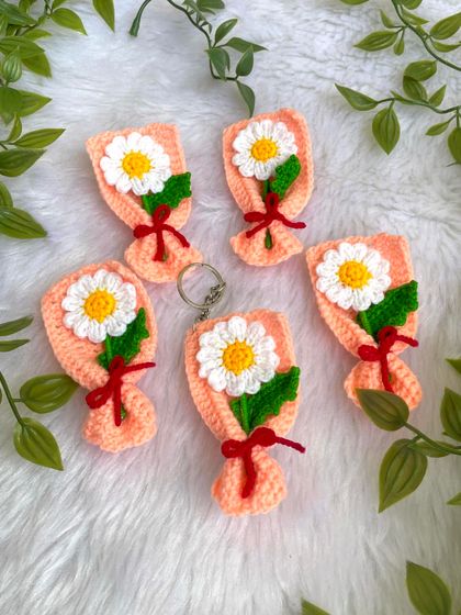These mini daisy bouquet keychains are so sweet. The little flower is wrapped in a peach-colored holder, making it look like a real tiny bouquet.