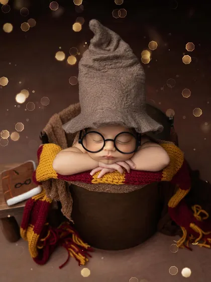 For the parents who love a little bit of magic, I offer creative themes like this enchanting Harry Potter setup. We can bring your favorite stories to life, creating a playful and unique portrait of your little one.