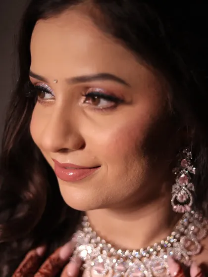 Transforming brides into their dream selves. This soft and subtle engagement look with open hair is perfect for the modern bride.