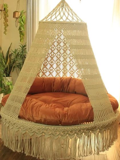 Our largest bed sofa swing is designed for deep sleep and relaxation. The off-white macrame paired with a warm orange mattress creates a cozy and inviting space.