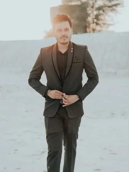 A sharp and stylish portrait of the groom. I make sure to capture solo shots that reflect his personality and style, creating a balanced pre-wedding album.